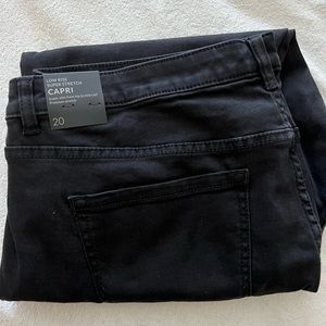 NWT Lane Bryant Low Rise Super Stretch Capri Size 20 Black